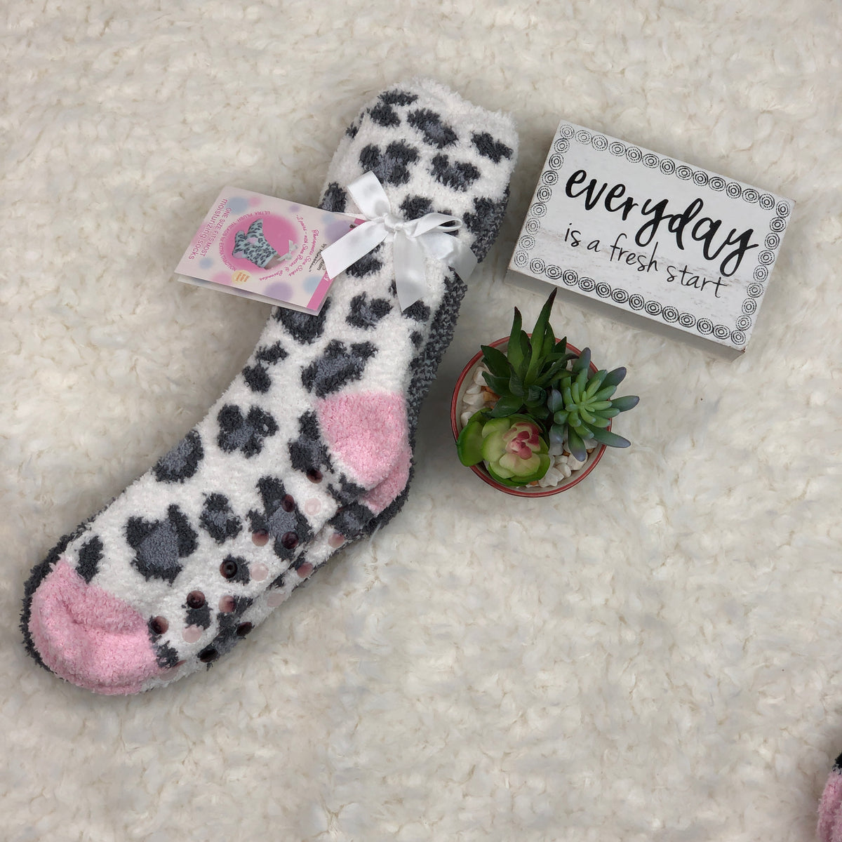 SHEA BUTTER SOCKS WHITE LEOPARD