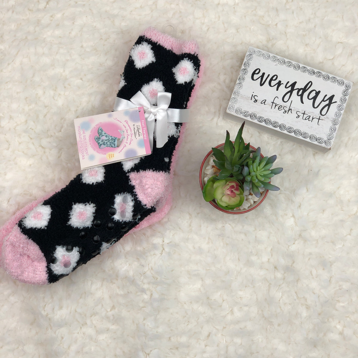 SHEA BUTTER SOCKS BLACK & PINK