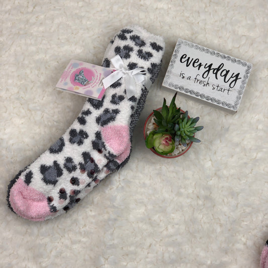 SHEA BUTTER SOCKS WHITE LEOPARD